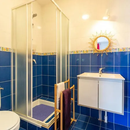 Gite Nebouzat, 4 Pieces, 6 Personnes - Fr-1-630-278 Holiday home *
